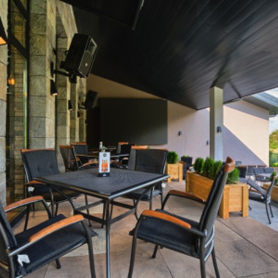 Подарете едно бягство от града с “Нощувка за двама с домашен любимец + Винен тур”  в Midalidare Gastro Pub от Makaroon