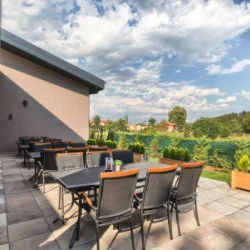 “Нощувка за двама с домашен любимец + Винен тур”  в Midalidare Gastro Pub