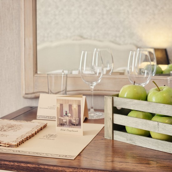 Сред вино, природа и хубава храна с  "Нощувка и винен тур в Midalidare Hotel & Spa" от Makaroon