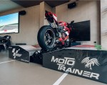 Влезте в света на MotoGP с мото симулатор Ducati Panigale от Makaroon Влезте в света на MotoGP с мото симулатор Ducati Panigale от Makaroon