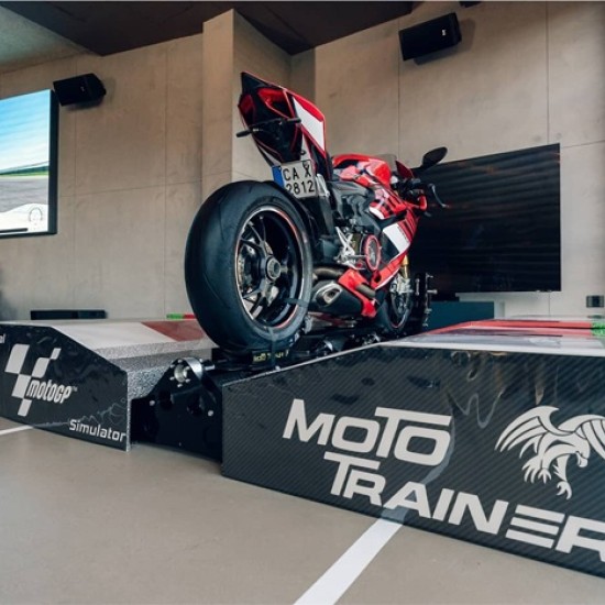 Влезте в света на MotoGP с мото симулатор Ducati Panigale от Makaroon Влезте в света на MotoGP с мото симулатор Ducati Panigale от Makaroon