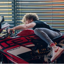 Почувствайте скоростта на MotoGP с мото симулатор Ducati Panigale - 30 мин.