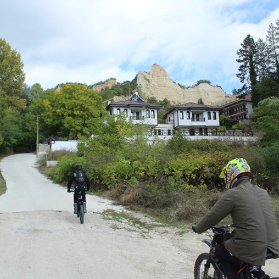 Посетете едни от най-забележителните места край Мелник с 2-часов тур с електрически мотор от Makaroon