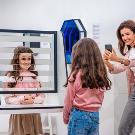 Открий магията в  ''Музей на илюзиите''  от Макароон