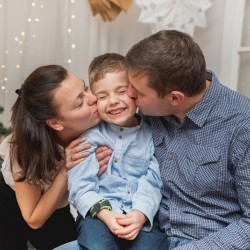 Luxury Christmas photo shoot for 2 adults + up to 2 children - 10 shots