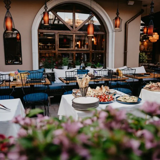 Потопете се в света на вкусната храна с "Тристепенно меню за двама в Opera Garden'' от Makaroon Потопете се в света на вкусната храна с "Тристепенно меню за двама в Opera Garden'' от Makaroon
