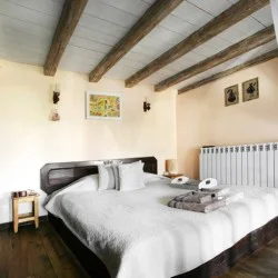 Нощувка за двама в студио лукс с хидромасажна вана + закуска в Етно хотел Осмарски къщи, с. Осмар, област Шумен