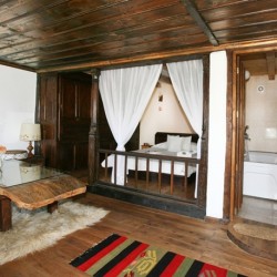 Нощувка за 4 души във фамилно студио + закуска в Етно хотел Осмарски къщи, с. Осмар, област Шумен