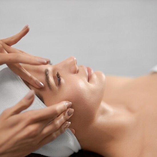 Луксозна терапия с Масаж на лице с висококачествена грижа от Osmosis Beauty в Стара Загора от Makaroon Луксозна терапия с Масаж на лице с висококачествена грижа от Osmosis Beauty в Стара Загора от Makaroon