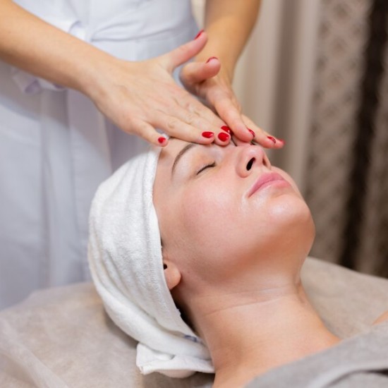 Луксозна терапия с Масаж на лице с висококачествена грижа от Osmosis Beauty в Стара Загора от Makaroon Луксозна терапия с Масаж на лице с висококачествена грижа от Osmosis Beauty в Стара Загора от Makaroon