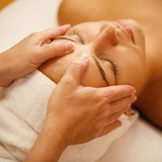Луксозна терапия с Масаж на лице с висококачествена грижа от Osmosis Beauty в Стара Загора от Makaroon Луксозна терапия с Масаж на лице с висококачествена грижа от Osmosis Beauty в Стара Загора от Makaroon