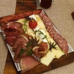 Дегустация на 3 вида вино в ресторант-галерия за двама в Пловдив