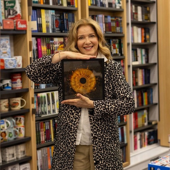 Превърнете вашите очи в уникална картина с ирисова фотография в Пловдив от Макароон