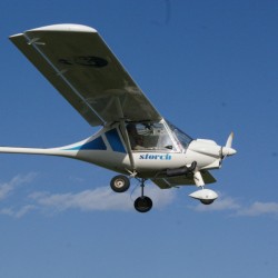 Урок по пилотиране на двуместен самолет в района на Пловдив