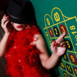 Ескейп руум в стаята на триковете: Бара на Ал Капоне за четирима