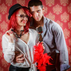 Ескейп руум в стаята на триковете: Бара на Ал Капоне за четирима Ескейп руум в стаята на триковете: Бара на Ал Капоне за четирима