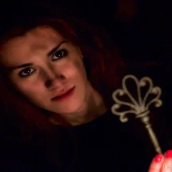 Ескейп руум в стаята на триковете: Детектива и Машината на времето за четирима