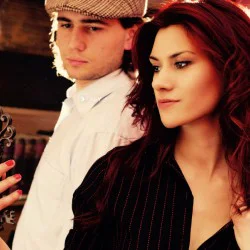 Ескейп руум в стаята на триковете: Детектива и Машината на времето за трима 