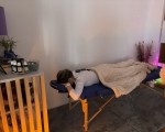 Complete peace for body and soul - immerse yourself in deep relaxation with music therapy, warm crystals and aromatic herbs from Makaroon