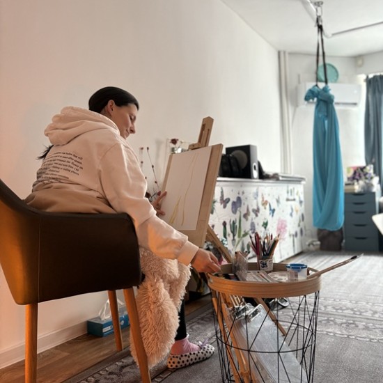 Treat yourself to a special experience for the senses, soul and mind - Music Therapy in a Cradle and Wine from Makaroon Treat yourself to a special experience for the senses, soul and mind - Music Therapy in a Cradle and Wine from Makaroon