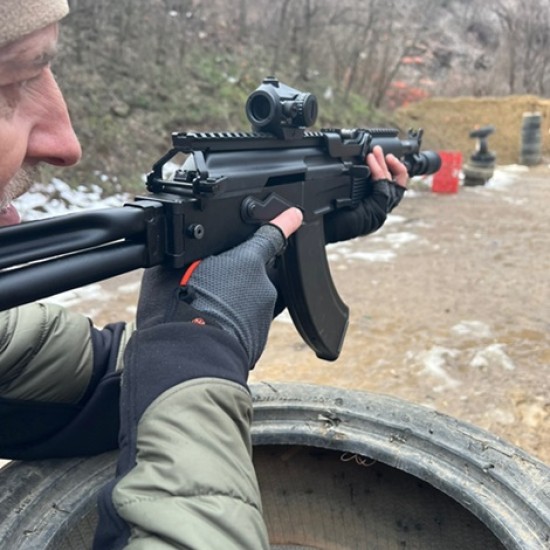 Научете тайните на използването на автомат „Калашников“ с професионално обучение от Makaroon