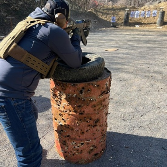 Научете тайните на използването на автомат „Калашников“ с професионално обучение от Makaroon