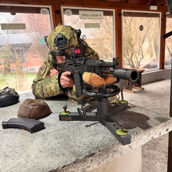 Научете тайните на използването на автомат „Калашников“ с професионално обучение от Makaroon