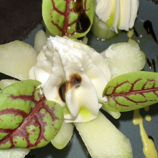 Подарете си едно невероятно кулинарно пътешествие със Седемстепенно дегустационно меню Голд за двама в Question Mark Bar and Grill от Makaroon