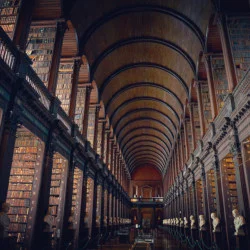 Ескейп руум в паралелна вселена: Портал - игра двама човека Ескейп руум в паралелна вселена: Портал - игра двама човека