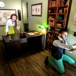 Ескейп руум в паралелна вселена за шест човека: Загадките на професор Линд