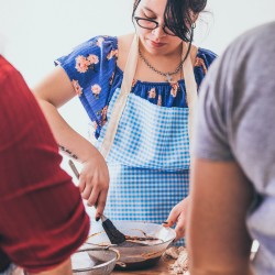 Женско парти със сладки и вино за до четири  дами