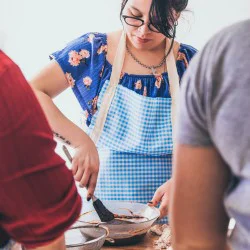Женско парти със сладки и вино за до четири  дами