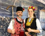 Направете Вашия празник незабравим с Фотосесия с автентични народни носии за двама в село Жеравна от Makaroon