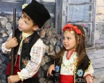 Направете Вашия празник незабравим с Фотосесия с автентични народни носии за двама в село Жеравна от Makaroon