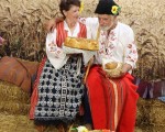 Направете Вашия празник незабравим с Фотосесия с автентични народни носии за двама в село Жеравна от Makaroon