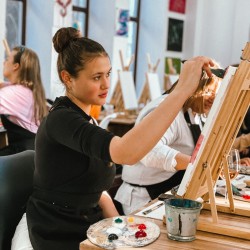 Емоция, цветове и спомен с Рисуване и вино във Варна Емоция, цветове и спомен с Рисуване и вино във Варна