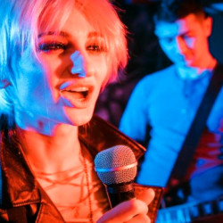 Два урока по пеене или по тежки вокали Два урока по пеене или по тежки вокали