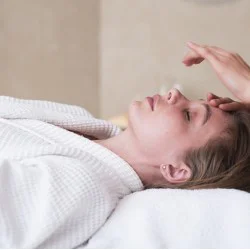 Освободете натрупания стрес и подобрете връзката със себе си с Аксес Барс сесия