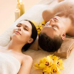 VIP Silver пакет за двама със спа, луксозна грижа за лице, индонезийски масаж на гръб + чаша червено вино 