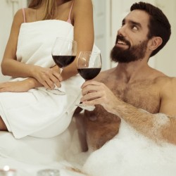 Вана с винотерапия за двама - усетете ползите от напитката на Боговете върху тялото