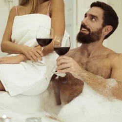 Вана с винотерапия за двама - усетете ползите от напитката на Боговете върху тялото