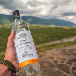 Опитайте нещо различно с "Петстепенна Гурме Дегустация на Ракии в Шато Копса"