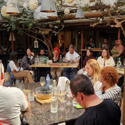 Винен тур в сърцето на София за един човек Винен тур в сърцето на София за един човек