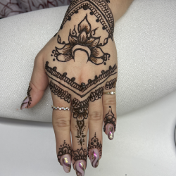 A tattoo with henna - your symbol of prosperity