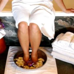 Релаксиращ тайландски масаж на крака (60 мин)