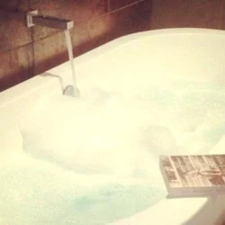 Детокс гореща вана за двама: Отпускаща и антистрес процедура Детокс гореща вана за двама: Отпускаща и антистрес процедура