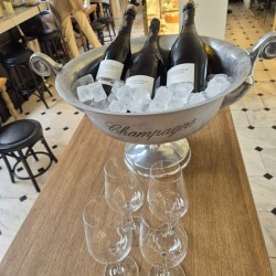 Дегустация на 3 вида шампанско с Благой Кузмански и подарък за вкъщи в The RITZ Specialty Coffee - за двама Дегустация на 3 вида шампанско с Благой Кузмански и подарък за вкъщи в The RITZ Specialty Coffee - за двама