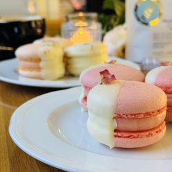 Дегустация на 3 вида френски макарони с подарък за вкъщи в The RITZ Specialty Coffee - за двама