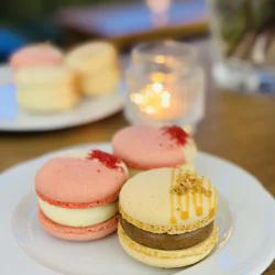 Дегустация на 3 вида френски макарони с подарък за вкъщи в The RITZ Specialty Coffee - за двама