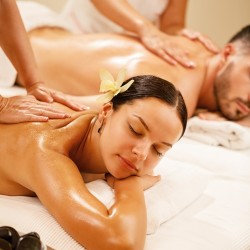 Shared relaxation: Double Balinese four-hand massage